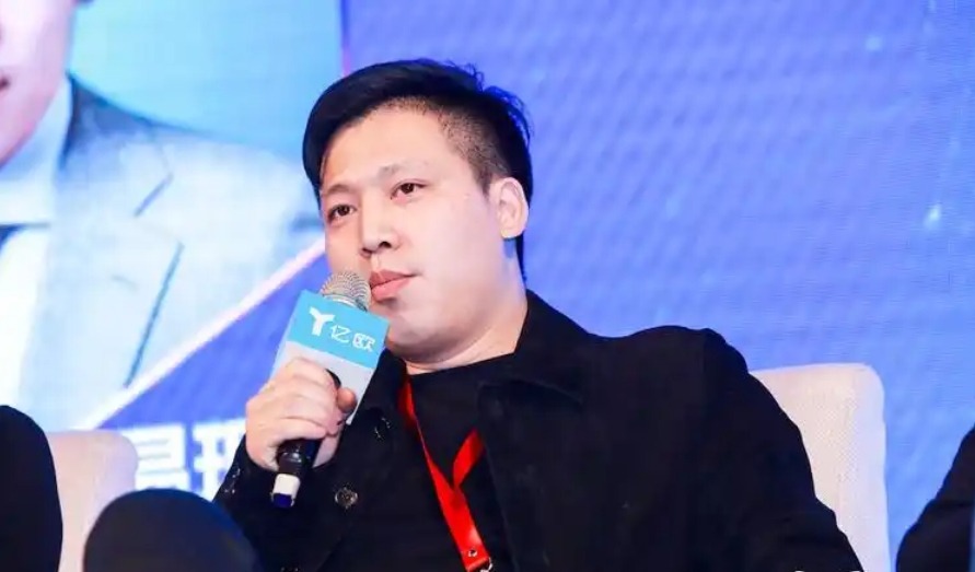 易理华这颗定时炸弹，短期来看算是拆掉了